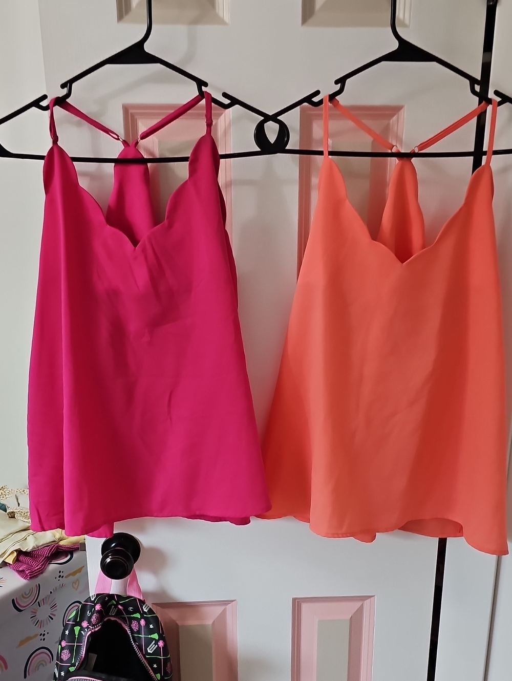 Pink LilyWomen’s Scallop V-Neck Cami Tank - Pink & Coral- Size M